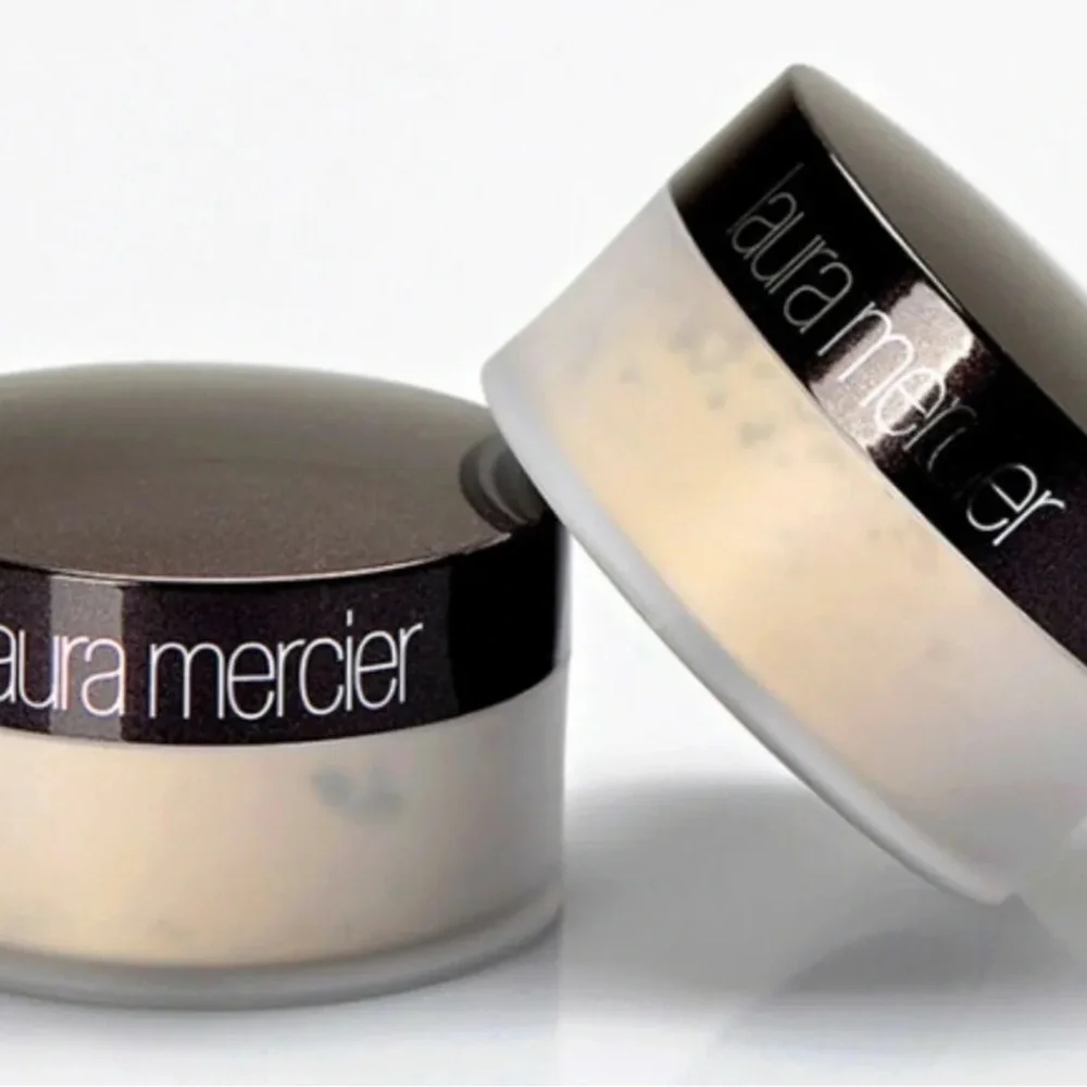 Laura Mercier Translucent Loose Setting Powder - Picture 3 of 4